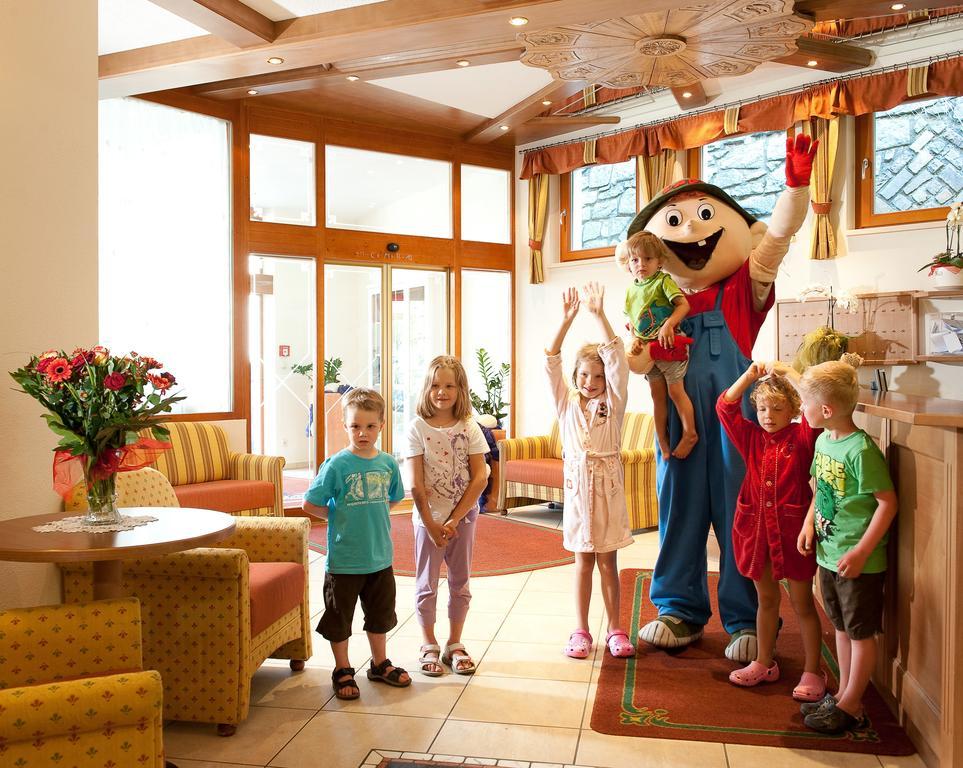 Kinderhotel Laderhof Ladis Exterior photo
