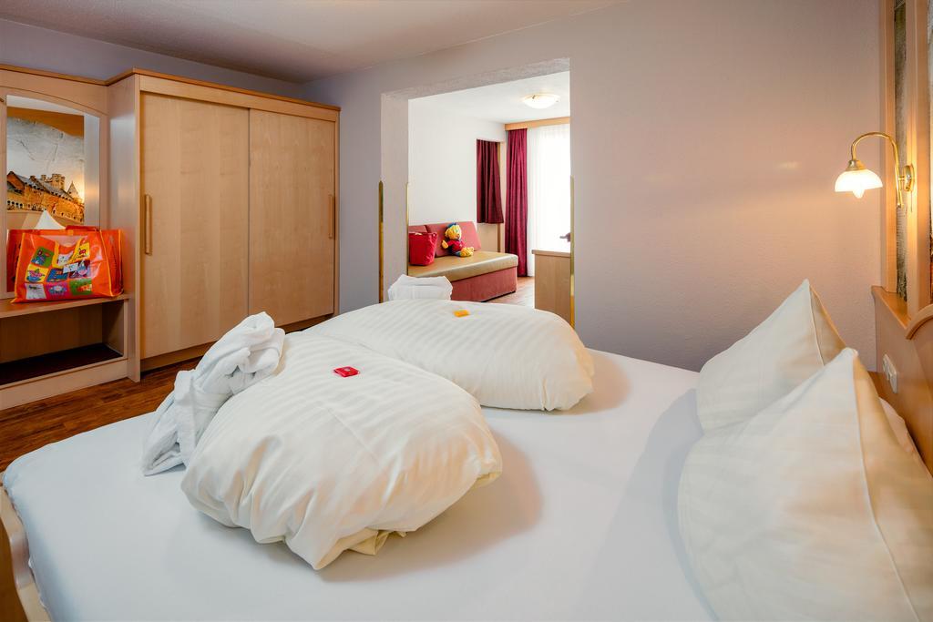 Kinderhotel Laderhof Ladis Exterior photo