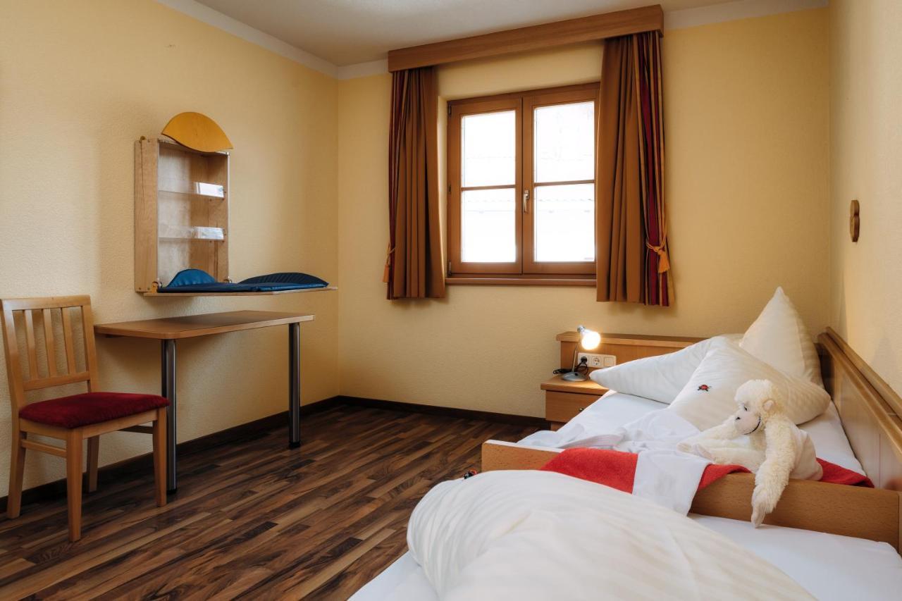 Kinderhotel Laderhof Ladis Exterior photo